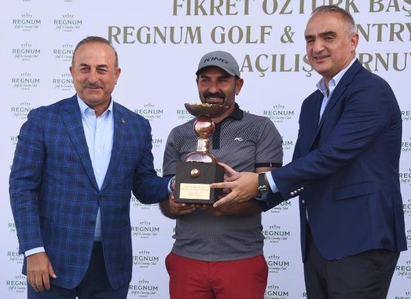 Bakan Çavuşoğlu ve Ersoy golf turnuvası ödüllerini verdi