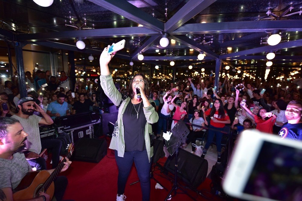 Tuğçe Kandemir Samsunluları coşturdu