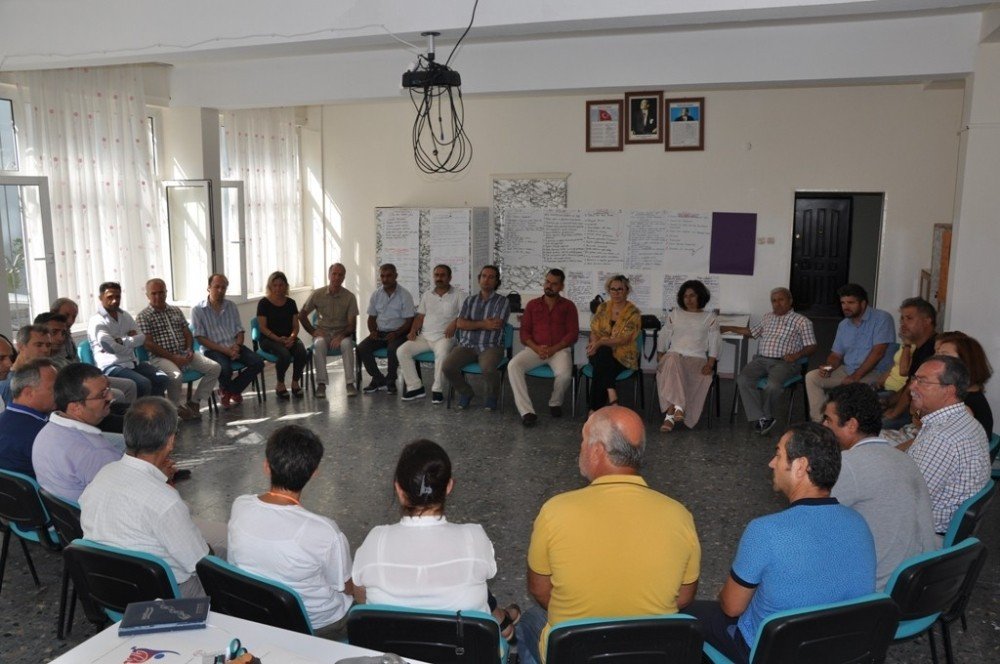 Çeşme’de okul müdürlerine eğitim yönetimi semineri