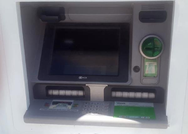 ATM'ye yerleştirilen kopyalama cihazını polis fark etti