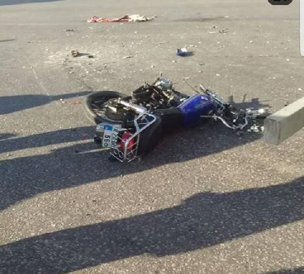 Beton mikserine çarpan motosiklet sürücüsü öldü