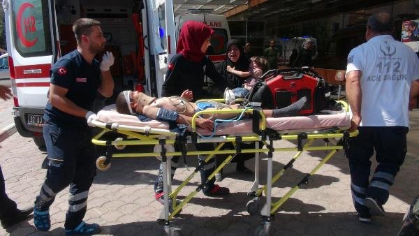 Kilis'te kamyonet devrildi: 7 Suriyeli yaralı