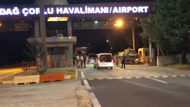 Serbest bırakılan Yunan askerler Çorlu Havaalanı’ndan Yunanistan’a gönderildi