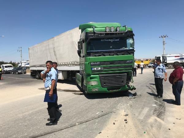 Konya'da feci kaza! Yolcu midibüsü TIR'la çarpıştı