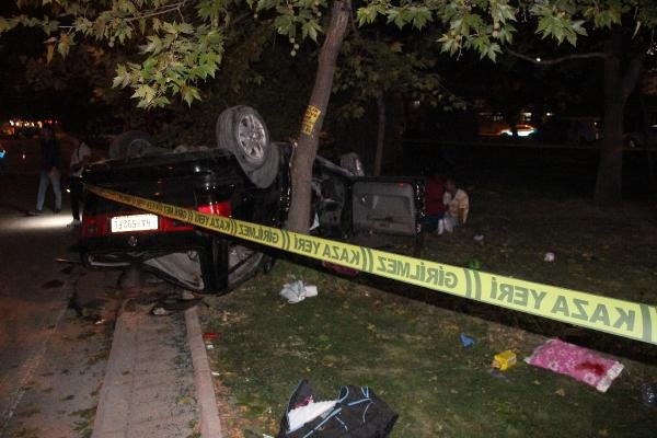 Konya’da otomobil çiçek satan kadın üzerine düştü: 1 ölü