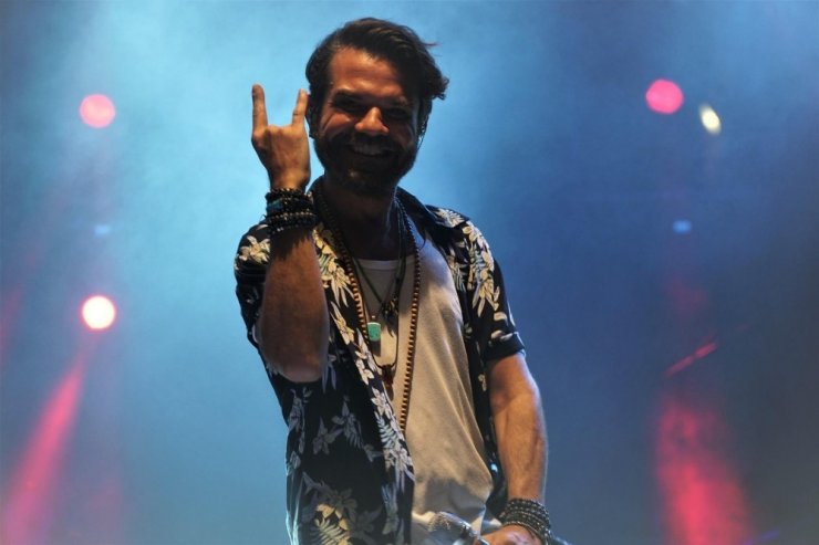 Kuşadası’nda yıldızlar geçidi devam ediyor