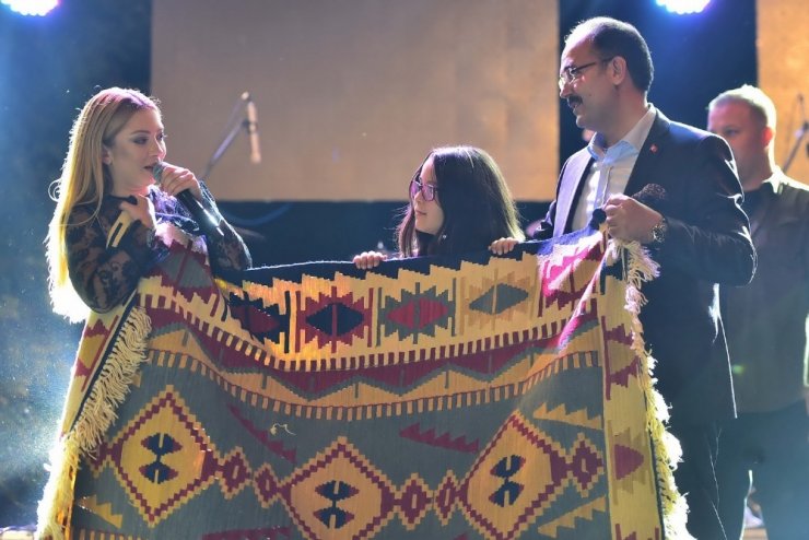 Tarhana canavarı Ece Seçkin Uşak’ta coştu