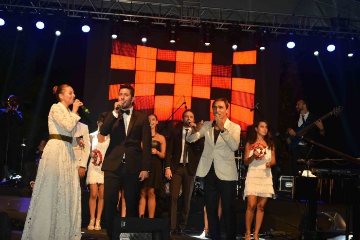 Züleyha Ortak-Enbe Orkestrası Kocaelilileri büyüledi