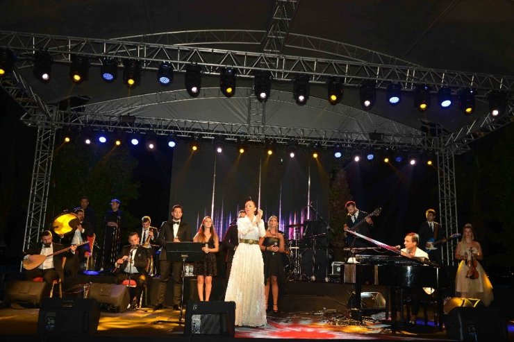 Züleyha Ortak-Enbe Orkestrası Kocaelilileri büyüledi