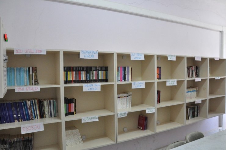 GAGİAD’dan ortaokul laboratuvarına malzeme ve kitap bağışı