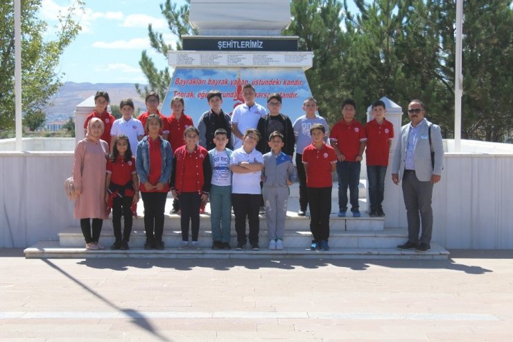 Cumhuriyet Üniversitesi Vakfı Okulları öğrencileri gazileri unutmadı