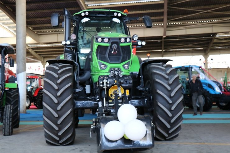 Tarım ve Hayvancılık Fuarında milyonluk traktör ilgi odağı oldu