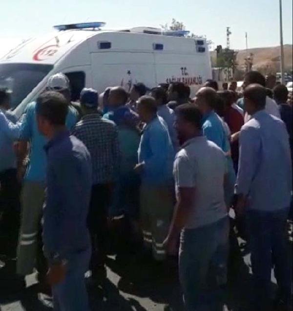 Traktörden düşen işçi öldü, arkadaşları sağlık görevlilerine saldırdı
