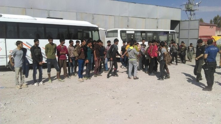 Van’da 48 kaçak göçmen yakalandı