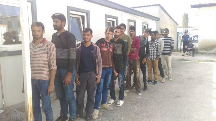 Van’da 48 kaçak göçmen yakalandı