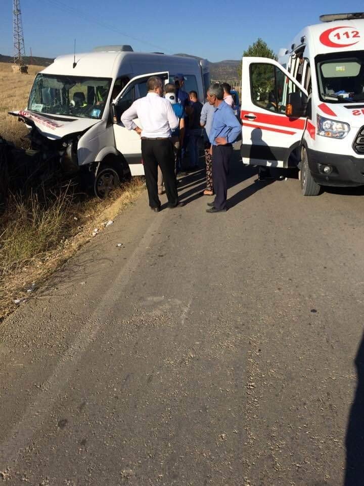 Antalya’da trafik kazası: 16 yaralı