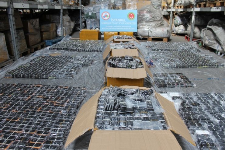 İstanbul’da kaçak 13 bin 300 adet cep telefonu ele geçirildi
