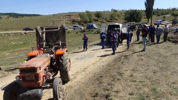 Traktör devrildi: 18 yaşındaki Ayşegül ile 7 aylık yeğeni öldü