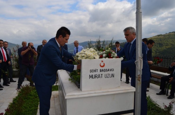 Şehit Başsavcı Murat Uzun kabri başında anıldı