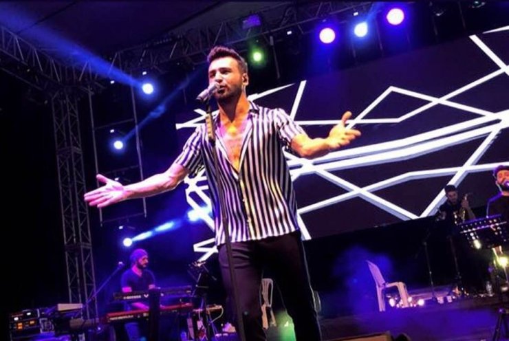 Emre Kaya’dan konserlerinde ustalara saygı