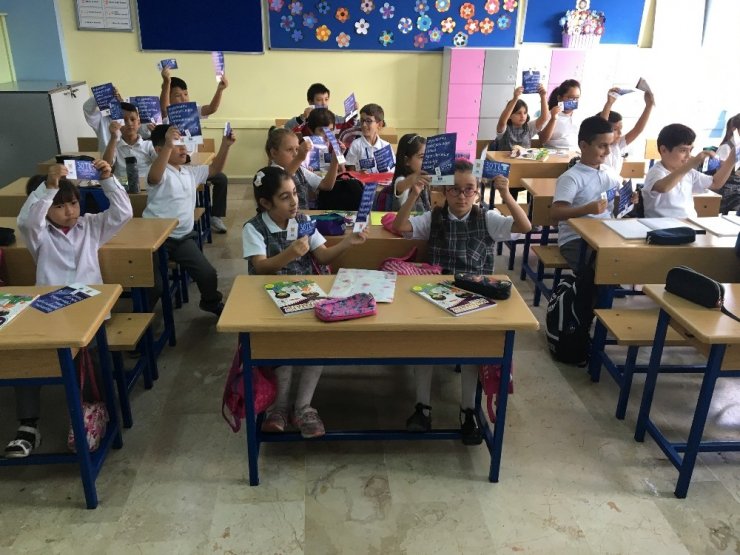 Zeytinburnu Belediyesinden 20 bin ilkokul öğrencisine kırtasiye çeki