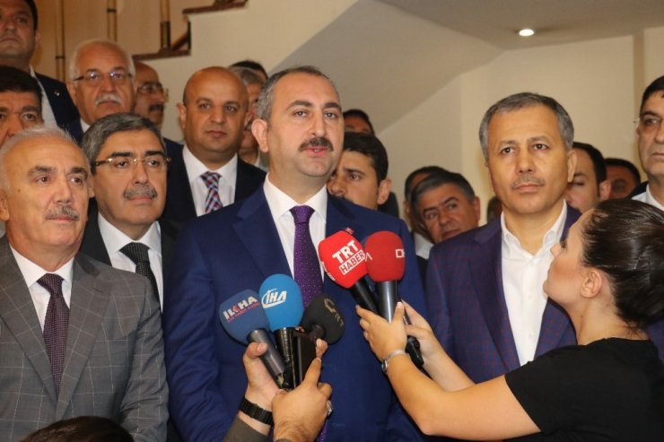 Adalet Bakanı Gül, Gaziantep’te sanayici ve iş adamları bir araya geldi
