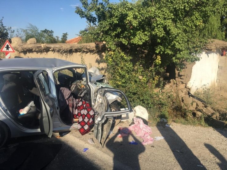 Afyonkarahisar’da trafik kazası; 3 ölü 1 ağır yaralı