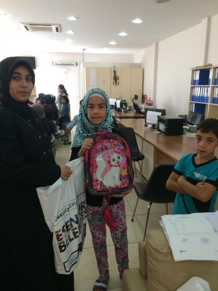 Suriyeli iş adamlarından Suriyeli öğrencilere yardım