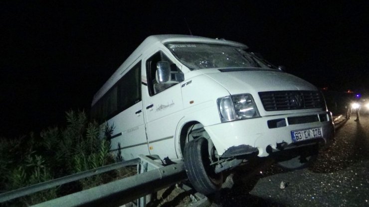 Gaziantep’te tarım işçilerini taşıyan minibüs devrildi: 15 yaralı