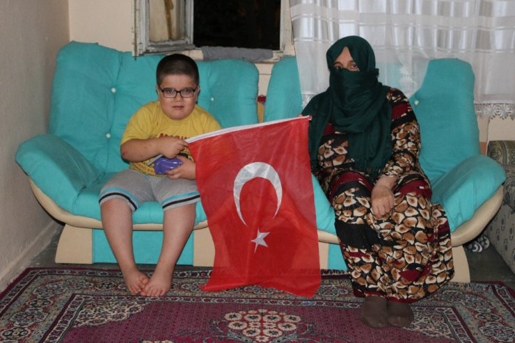 Yokluk içindeki Türkmen annenin evine 15 bin liralık eşya bağışladılar