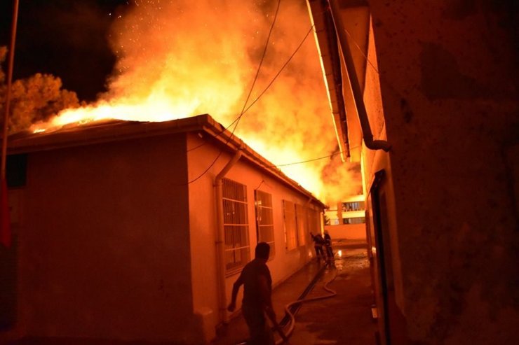 Tekirdağ’da anaokulu binası alev alev yandı
