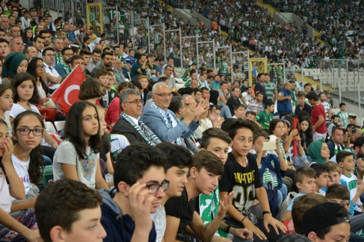 Başkan Tatlıoğlu’nun öğrencilerle maç keyfi