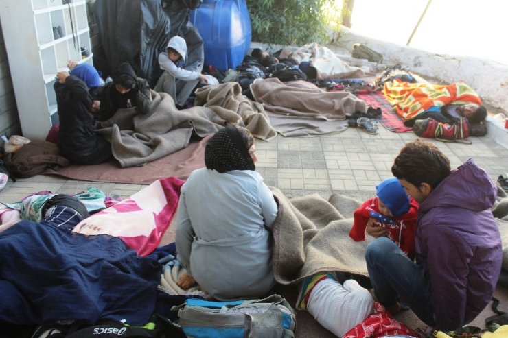 Ayvalık’ta jandarma 22 göçmen 1 organizatör yakaladı
