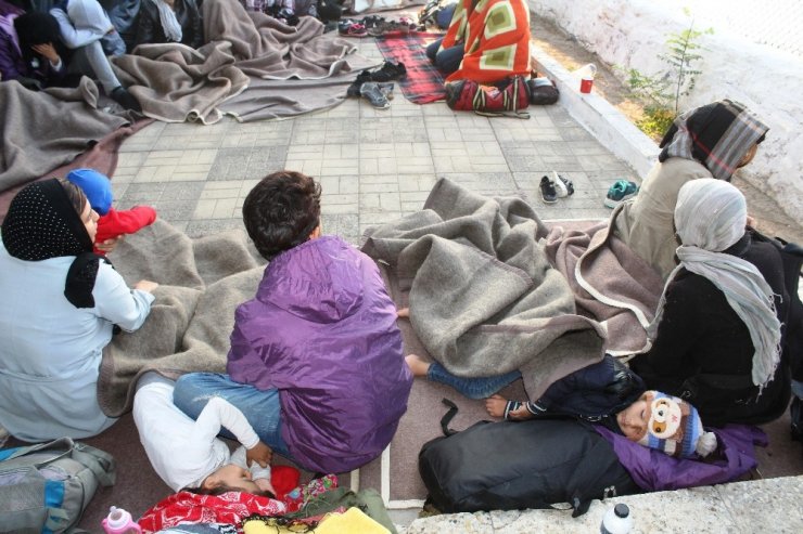Ayvalık’ta jandarma 22 göçmen 1 organizatör yakaladı