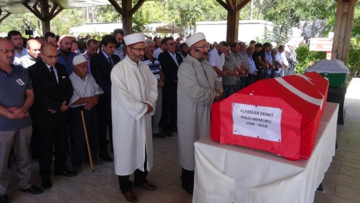 Kalp krizi sonucu hayatını kaybeden polis memleketi Aksaray’da toprağa verildi