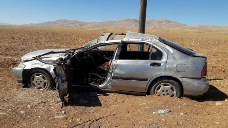 Sivas’ta otomobil takla attı: 3 yaralı