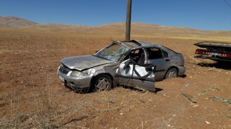 Sivas’ta otomobil takla attı: 3 yaralı