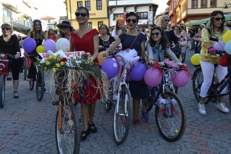 "Süslü Kadınlar Bisiklet Turu" Eskişehir’de düzenlendi