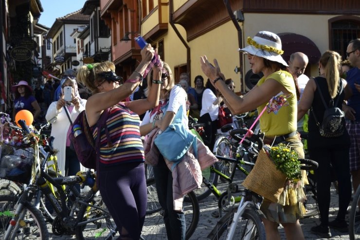 "Süslü Kadınlar Bisiklet Turu" Eskişehir’de düzenlendi