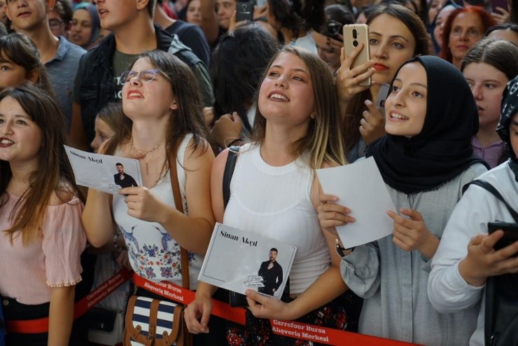 Sinan Akçıl: "Dolara karşıyım TL ile alışveriş yapıyorum"