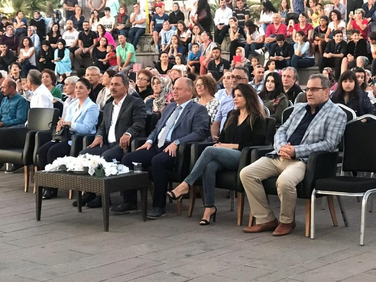 Ahmet Selçuk ilkan Kdz Ereğli’de hayranlarıyla buluştu