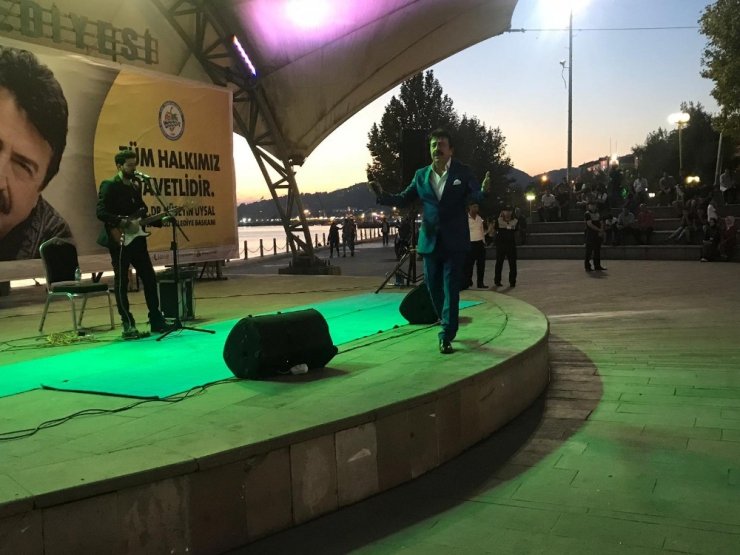 Ahmet Selçuk ilkan Kdz Ereğli’de hayranlarıyla buluştu