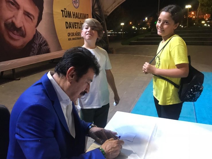 Ahmet Selçuk ilkan Kdz Ereğli’de hayranlarıyla buluştu