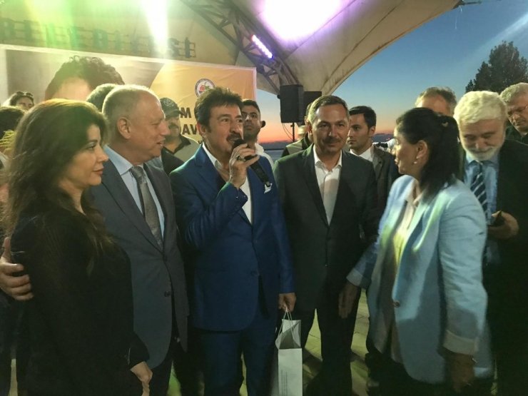 Ahmet Selçuk ilkan Kdz Ereğli’de hayranlarıyla buluştu