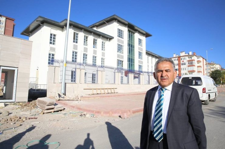 Başkan Memduh Büyükkılıç, Gesi Fatih Mahallesindeki Emniyet Binasını Gezdi