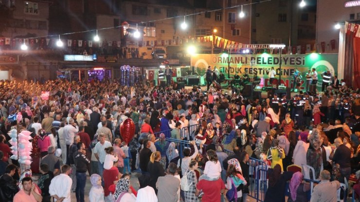 Ramazan Çelik, Ormanlı Fındık Festivali’nde hayranlarını coşturdu