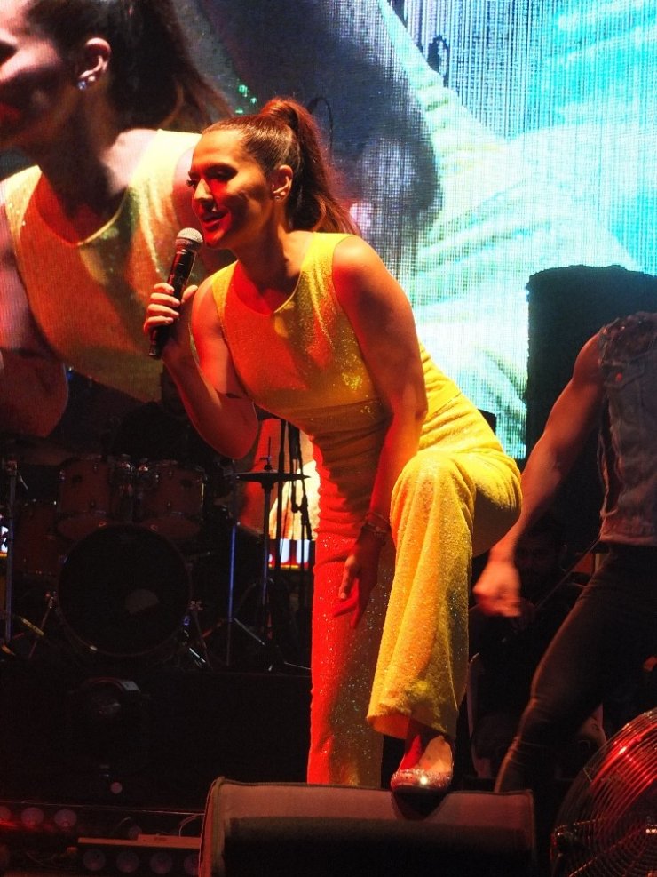 Demet Akalın’a 60 bin kişilik Bandırma morali