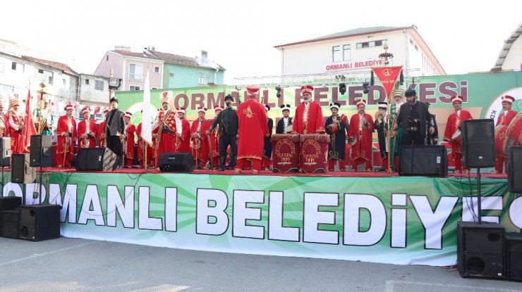 Ramazan Çelik, Ormanlı Fındık Festivali’nde hayranlarını coşturdu