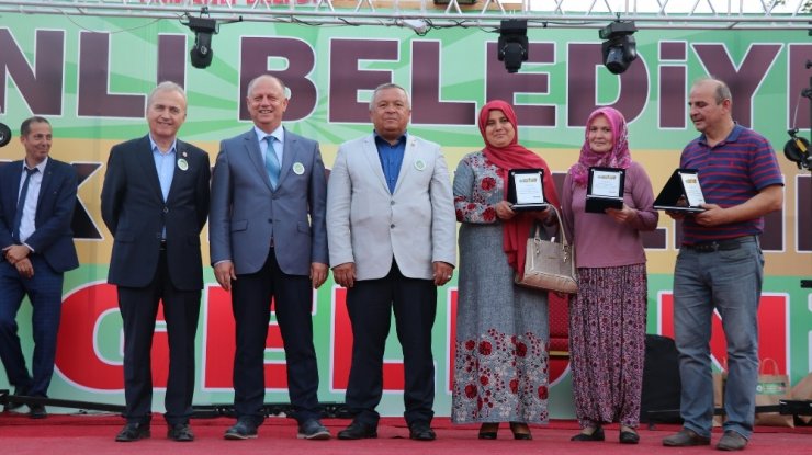 Ramazan Çelik, Ormanlı Fındık Festivali’nde hayranlarını coşturdu