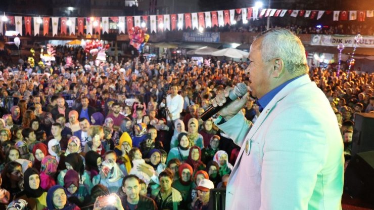 Ramazan Çelik, Ormanlı Fındık Festivali’nde hayranlarını coşturdu